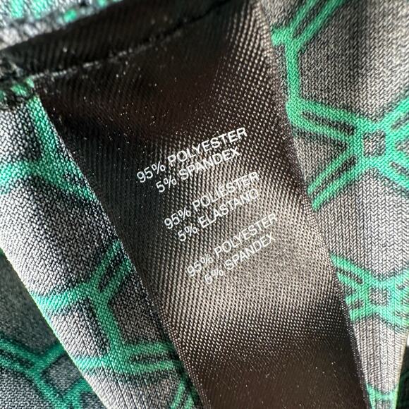 Travelers Collection Chicos Top Womens Size Large 2 Asymmetric Geometric Print - Picture 9 of 9